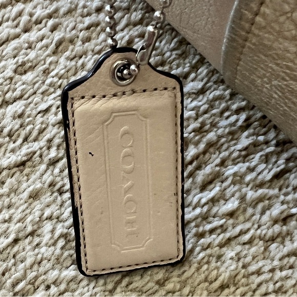 Coach Chelsea Leather Stripe Platinum Charlie ToteBag Purse J1126 18962 - Picture 6 of 14